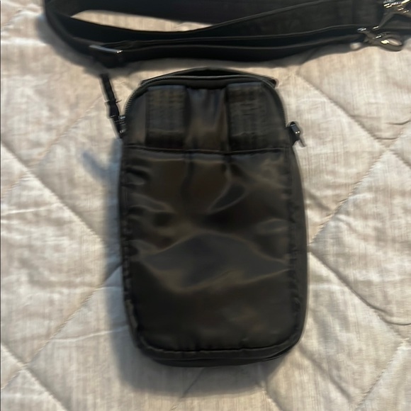 Lug Black Belt Bag Compact and Durable - Picture 6 of 6
